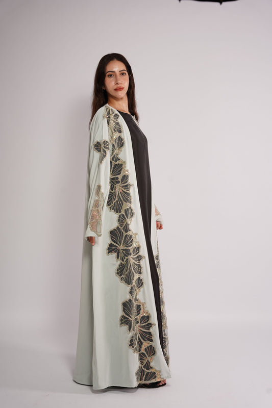 Abaya in nada fabric with sequins floral patterns
