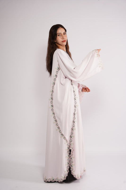 Abaya in nada fabric with floral lace patterns