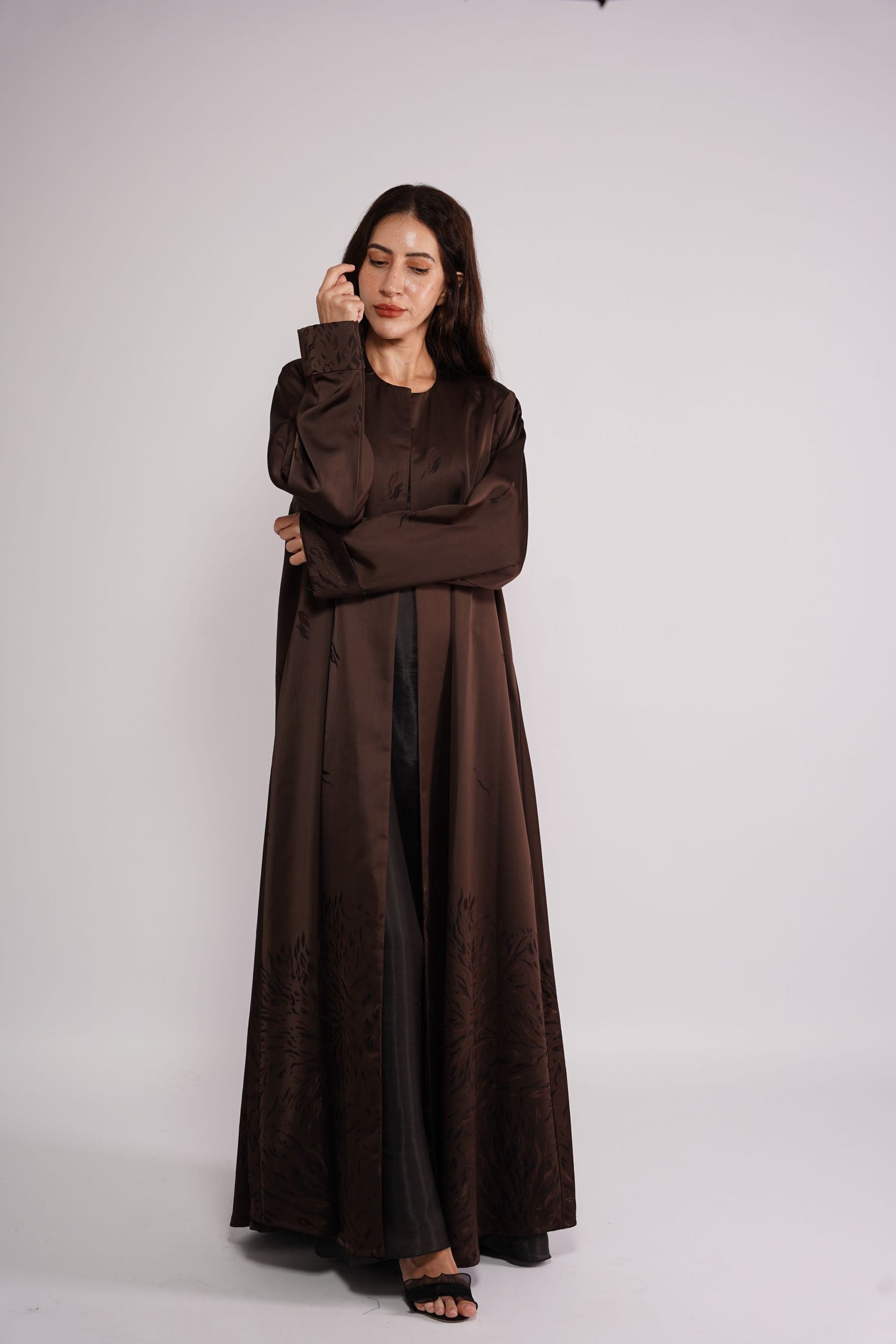 Abaya in cocao crepe fabric flora bottom