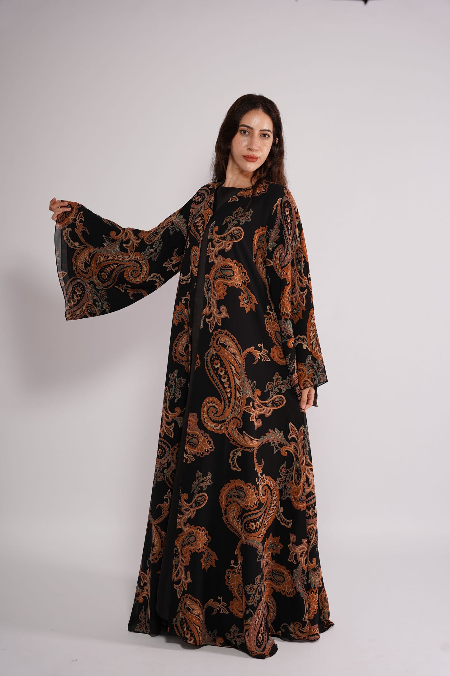 Abaya in crepe fabric with mustard effects